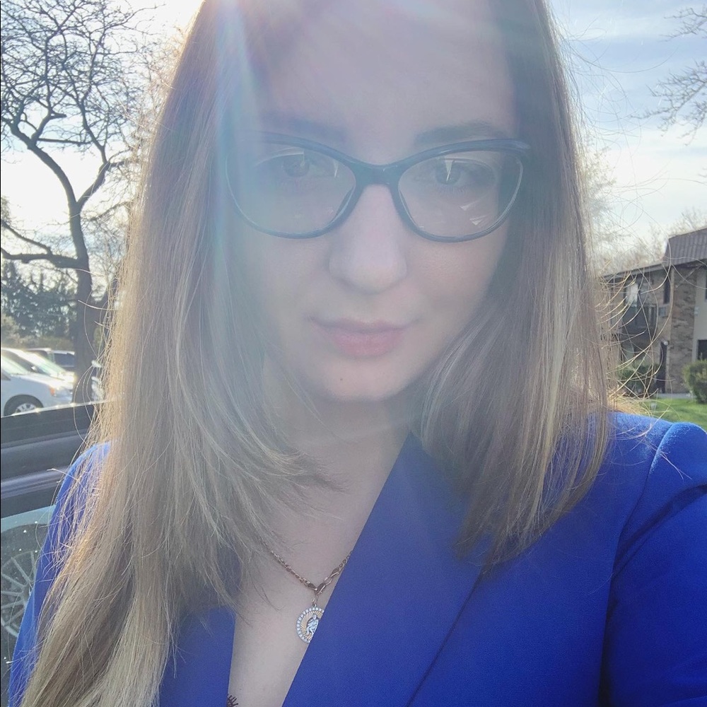 Meet your Posher, Roxana